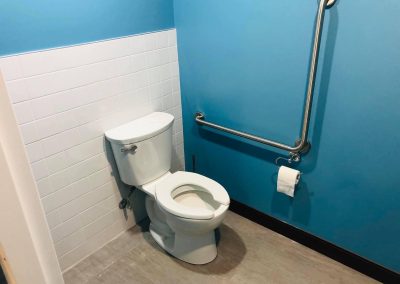 Installation de salle de bain au Columbus Café à Montréal - Plomberie MG Service